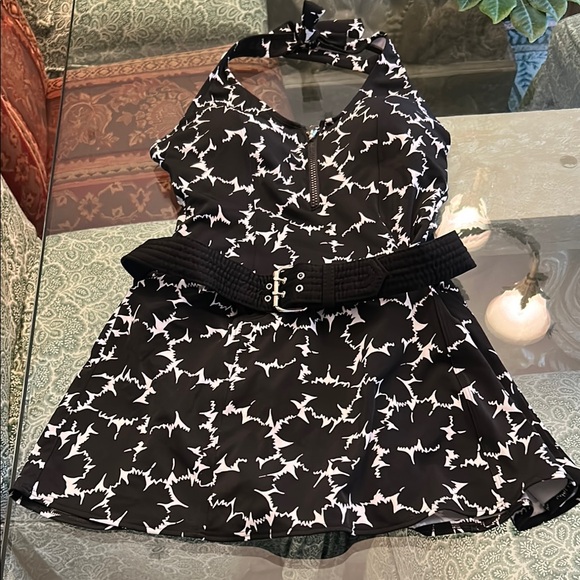 Shape fx belted swimsuit NWOT size 10 - Picture 1 of 6
